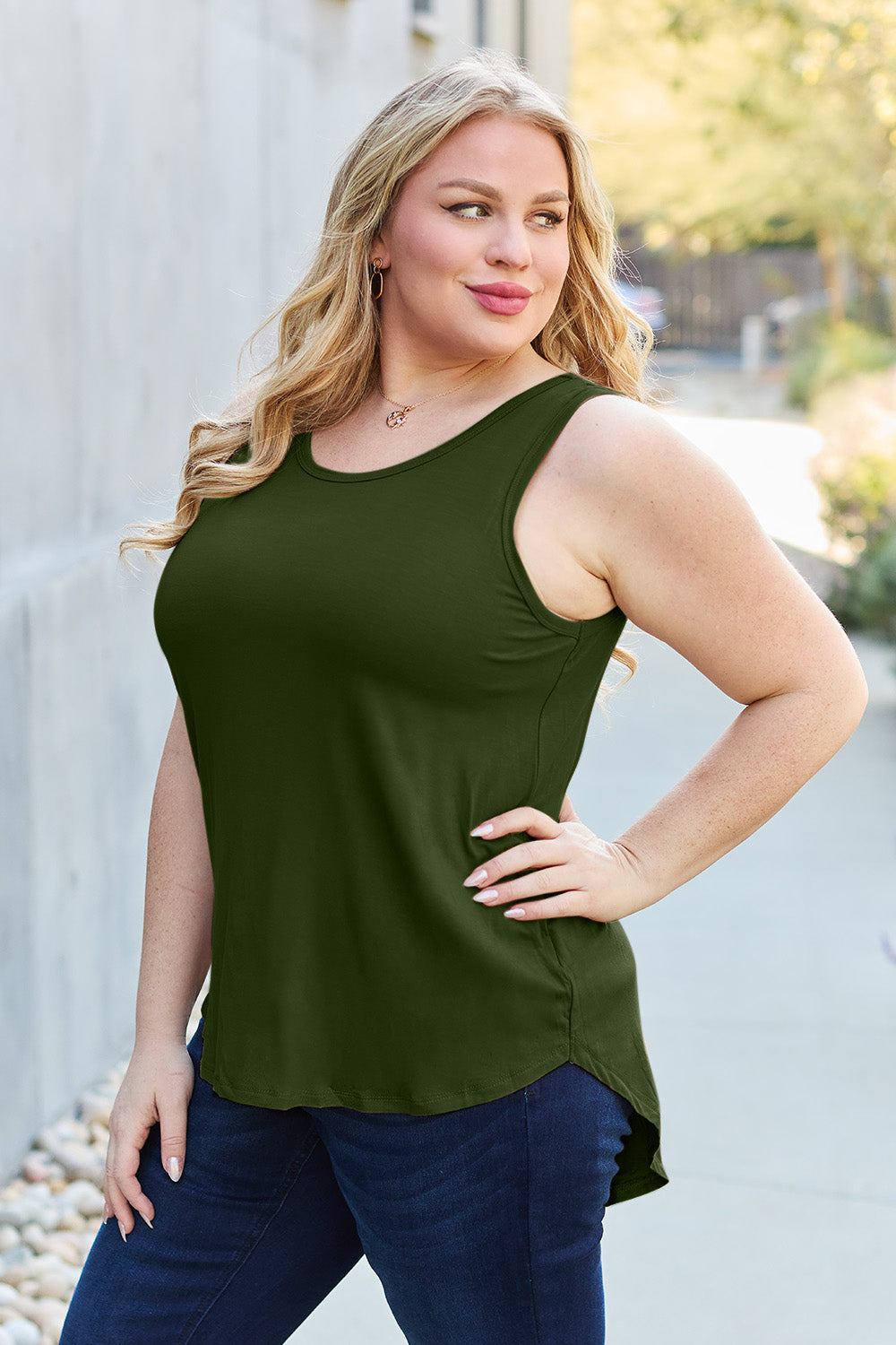 Basic Bae Full Size Round Neck Curved Hem Tank